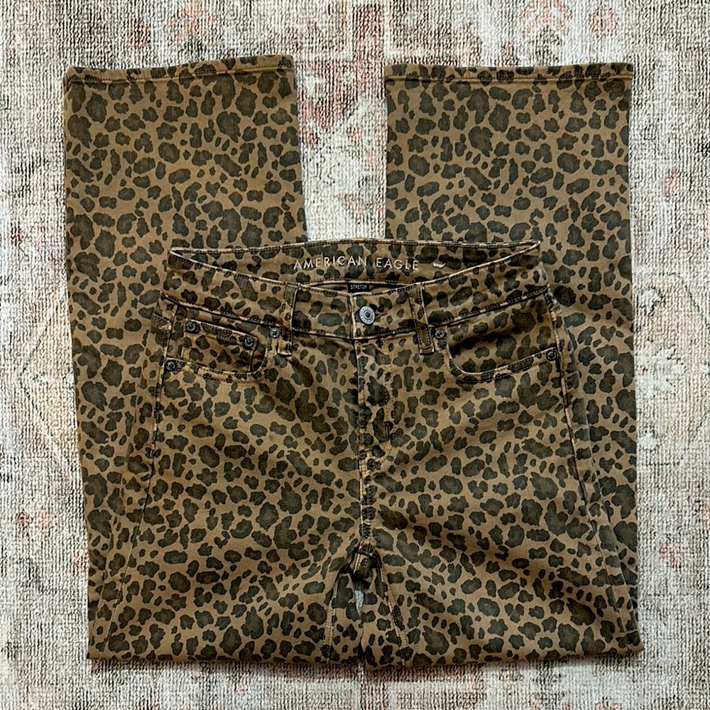 Woman’s American Eagle Outfitters Stove Pipe Cheetah Leopard Print Jeans